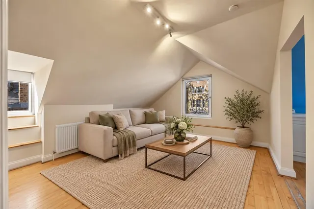 Woodchurch Road, London, NW6, photo 2
