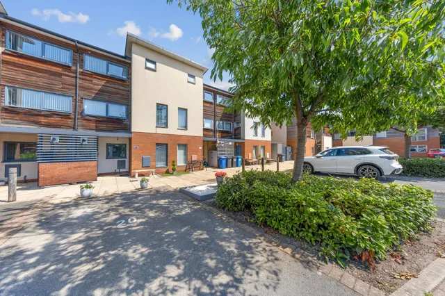 Photo 3 — Waterbridge Mews, Runcorn, Runcorn, WA7 2SN