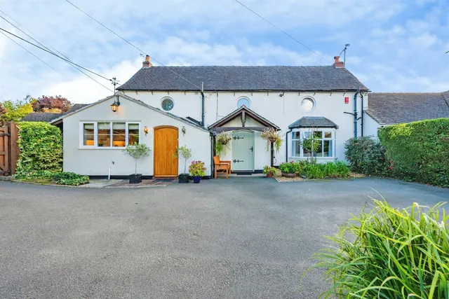4 bedroom barn conversion — Coplow Lane, Foston, Derby