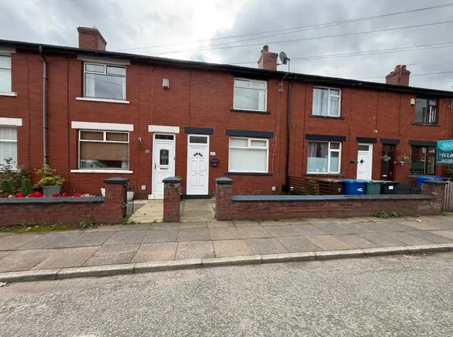 2 bedroom house — York Street, Radcliffe, M26 2GL