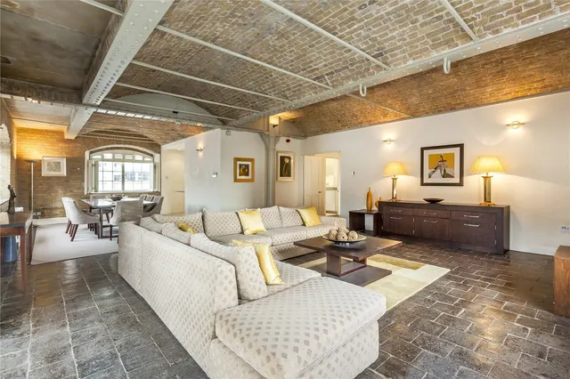 Ivory House, East Smithfield, E1W, photo 1