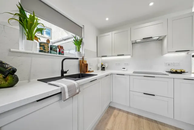 Inverewe Avenue, Deaconsbank, G46, photo 3