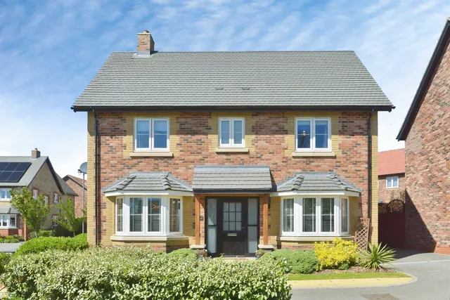 Keeves Avenue, Hanslope, MK19, photo 1