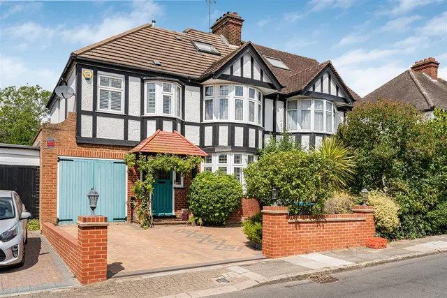 Priory Gardens, Wembley, HA0, photo 1