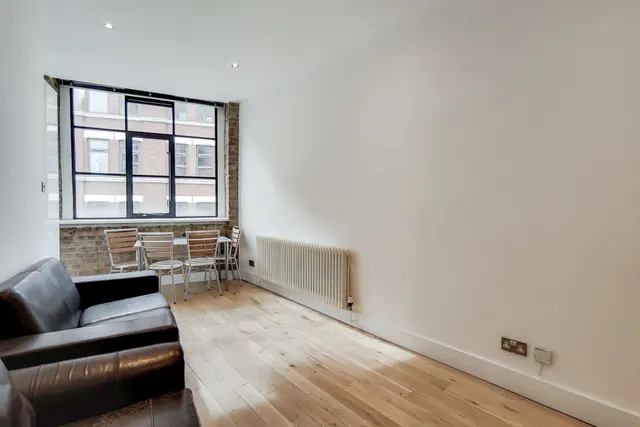 Photo 2 — 1 Saxon House, 1 Thrawl Street, London
