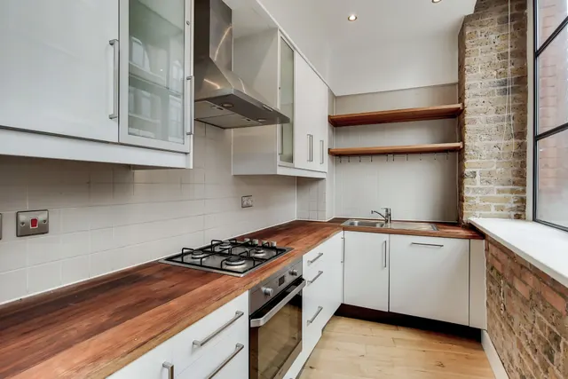 1 Saxon House, 1 Thrawl Street, London, photo 1