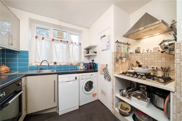 Whitnell Way, London, SW15, photo 2