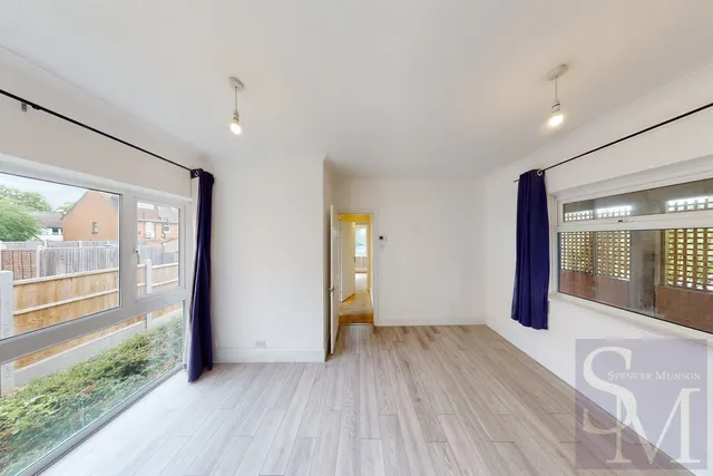 High Road, Loughton, IG10, photo 3