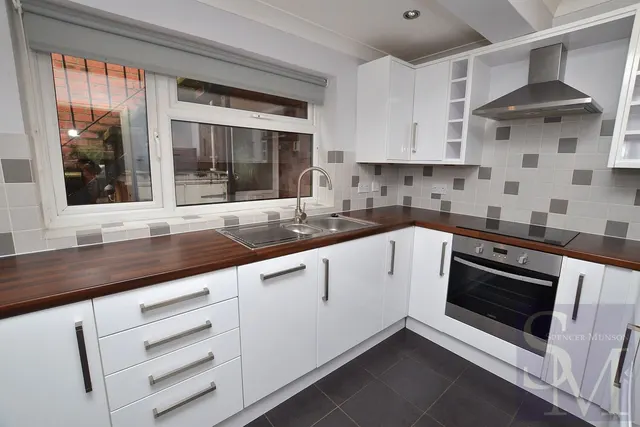 High Road, Loughton, IG10, photo 2