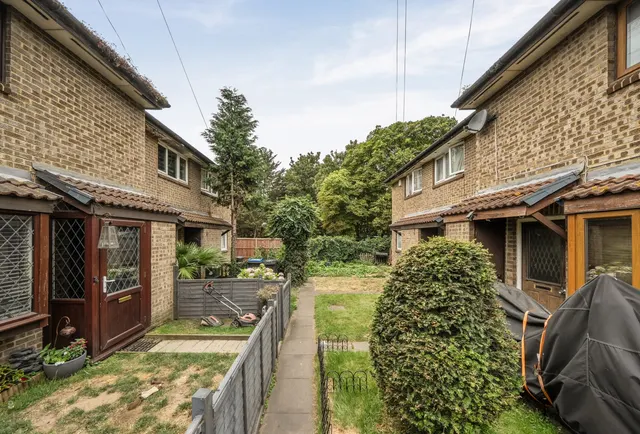 Tamworth Lane, Mitcham, CR4 1DA, photo 1