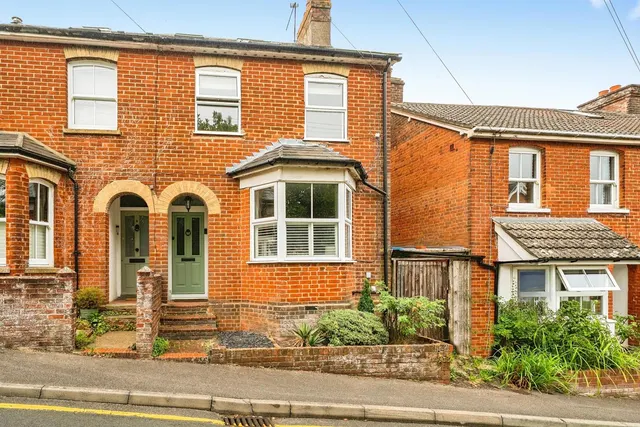 Upper South View, Farnham, Surrey, GU9 7JN, photo 1