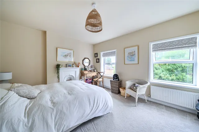 Photo 3 — Upper South View, Farnham, Surrey, GU9 7JN