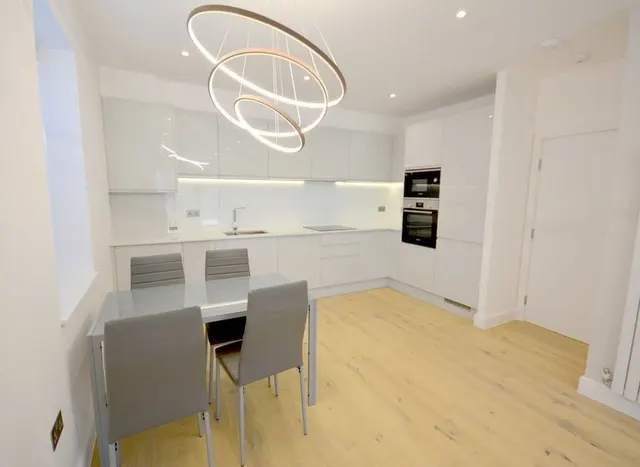 Neeld Crescent, Hendon, NW4, photo 2