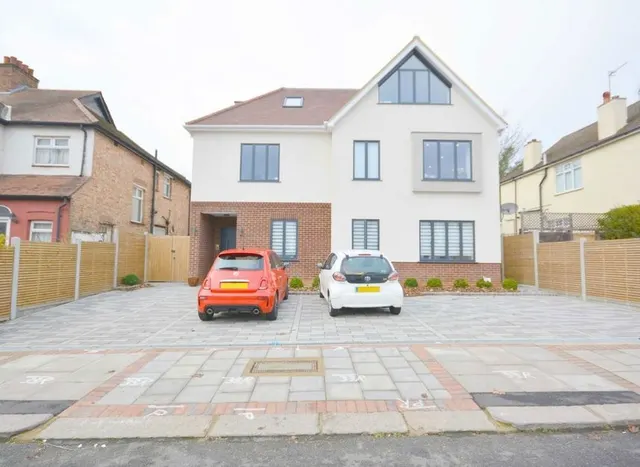 Neeld Crescent, Hendon, NW4, photo 1