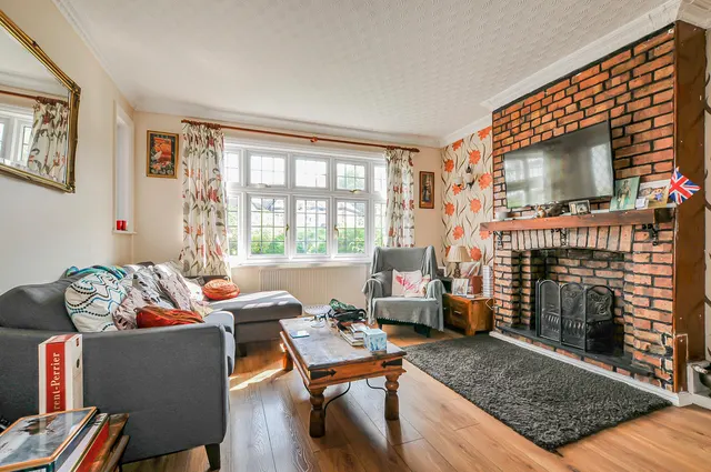 Photo 2 — Stapenhill Road, Wembley, HA0