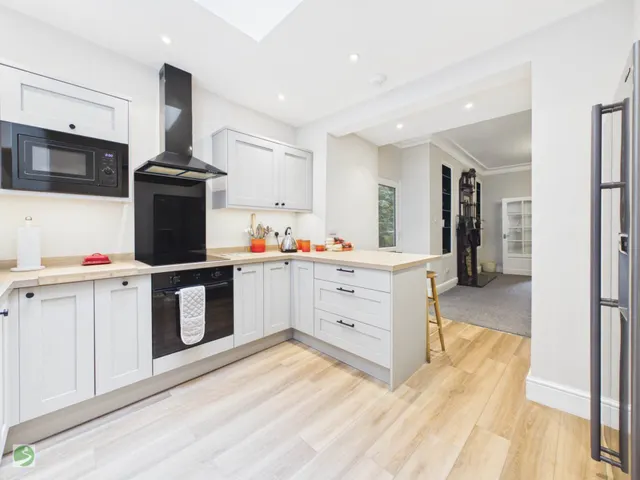 Photo 2 — Bridgend, Fore Street, East Looe, PL13 1HH