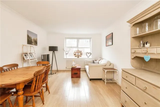 Hertford Court, 45 Falcon Road, Battersea, London, SW11, photo 1
