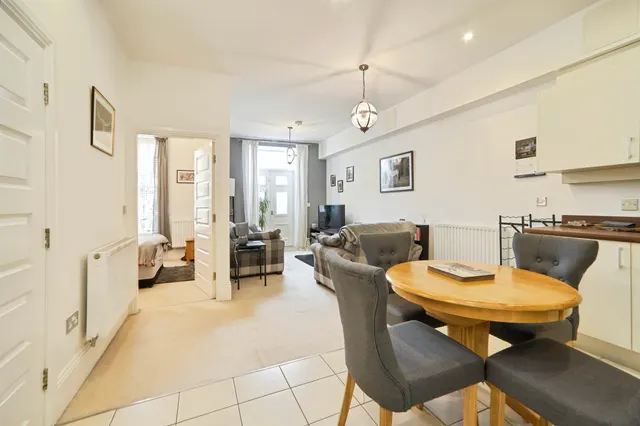 Clifford Drive, Menston, LS29, photo 3