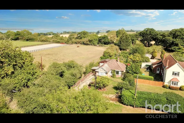 The Heath, CO11, photo 2