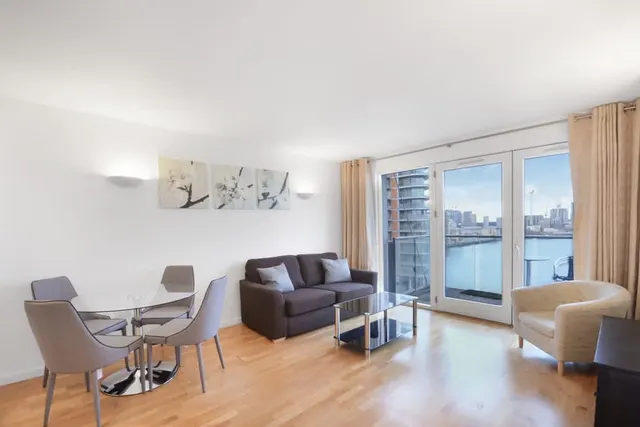 Fairmont Avenue, E14, photo 1