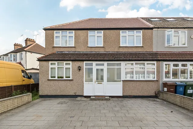 Carmelite Road, Harrow, HA3, photo 1