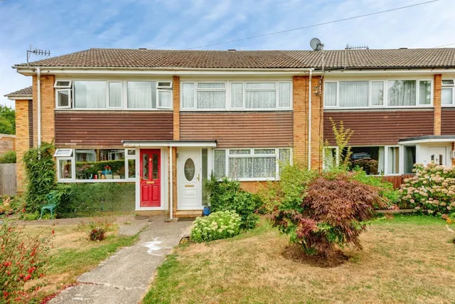 Ash Close, Merstham, Redhill, photo 1
