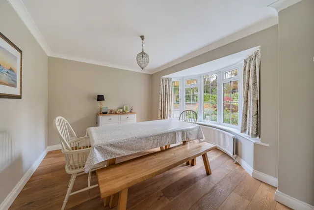 Fairford Close, West Byfleet, KT14, photo 3