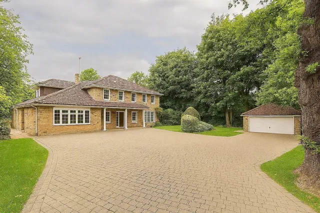 Photo 2 — Old Avenue, West Byfleet, Surrey, KT14