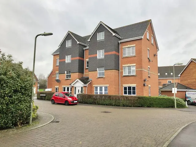 Fallow Crescent, Hedge End, SO30, photo 1