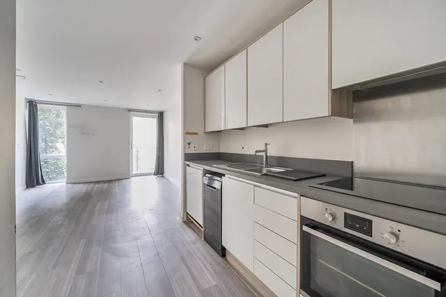 Harefield Road, Uxbridge, UB8, photo 2