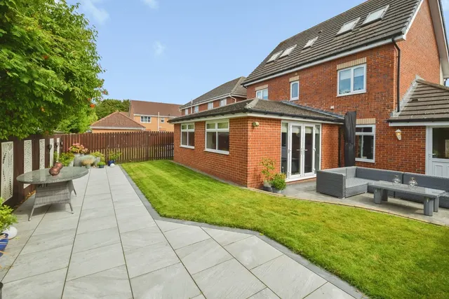 Photo 2 — Finchlay Court, MIDDLESBROUGH, Cleveland, TS5