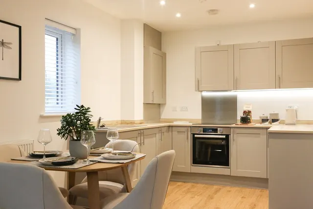 Featherfall Road, Crookham Village, GU51, photo 2