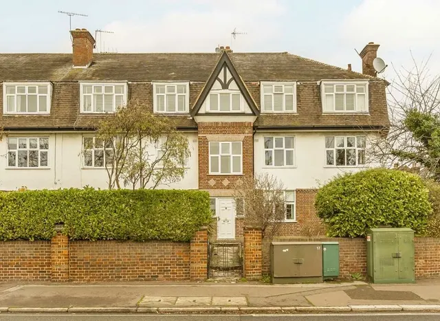 Upper Sunbury Road, Hampton, TW12, photo 1
