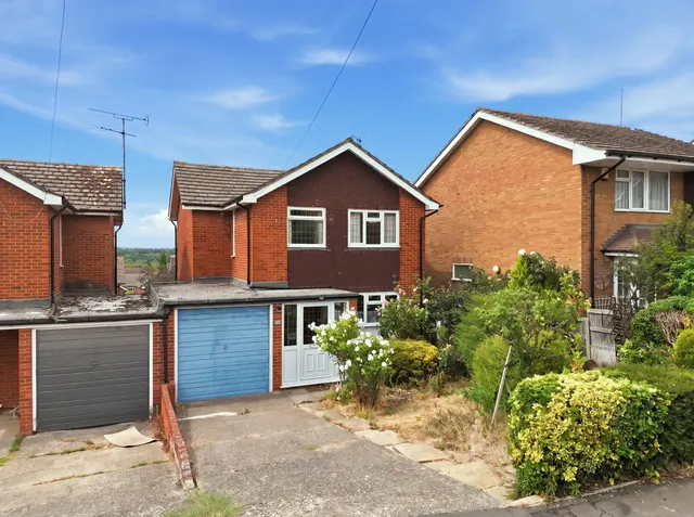 3 bedroom property, Highland Road, Waltham Abbey, EN9