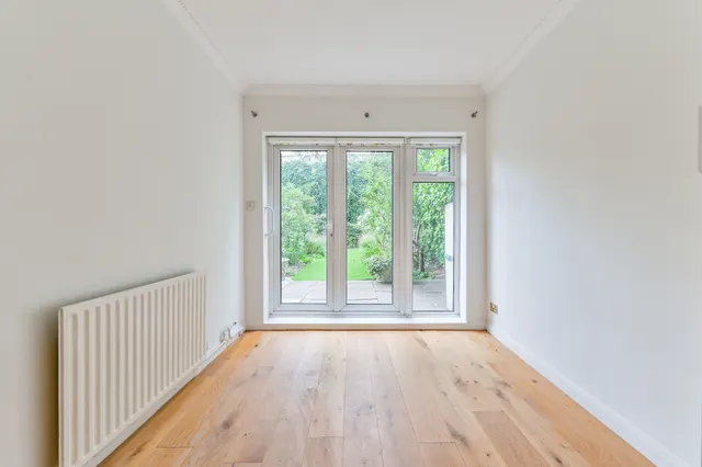 Photo 3 — Flat 1, 141 Goldhurst Terrace, London
