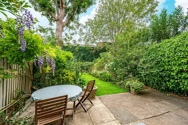 Photo 2 — Flat 1, 141 Goldhurst Terrace, London