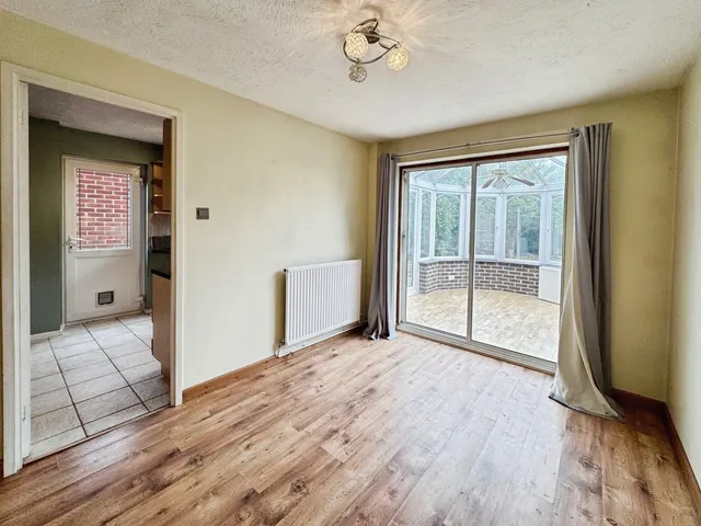 Photo 3 — Larch Way, Farnborough, Hampshire, GU14 0QN