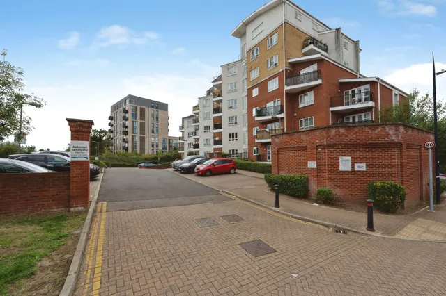 The Gateway, Watford, WD18, photo 1