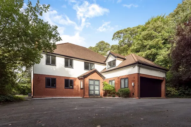6 bedroom flat, The Paddocks, Hale Barns, WA15