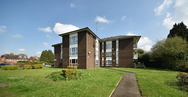Spring Gardens, Bourne End, SL8, photo 1