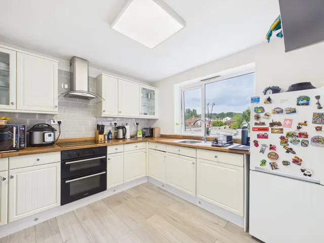 Spring Gardens, Bourne End, SL8, photo 2