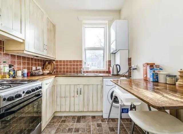 Photo 3 — Beaumont Crescent, West Kensington, W14