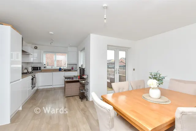 Lucas Close, Queenborough, ME11, photo 3