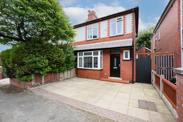 School Lane, Standish, photo 1