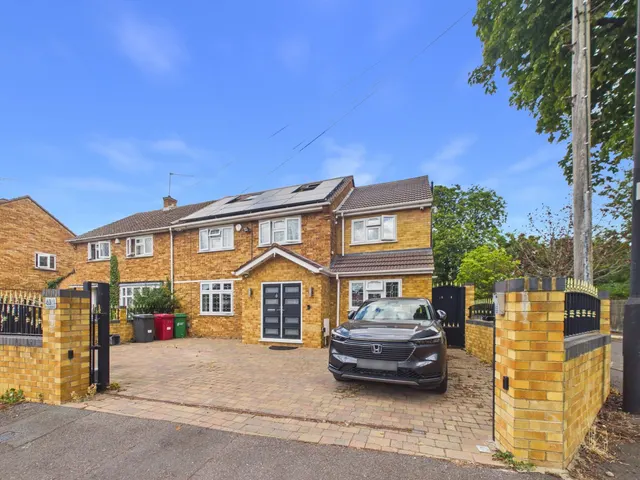 Langley, Berkshire, photo 1