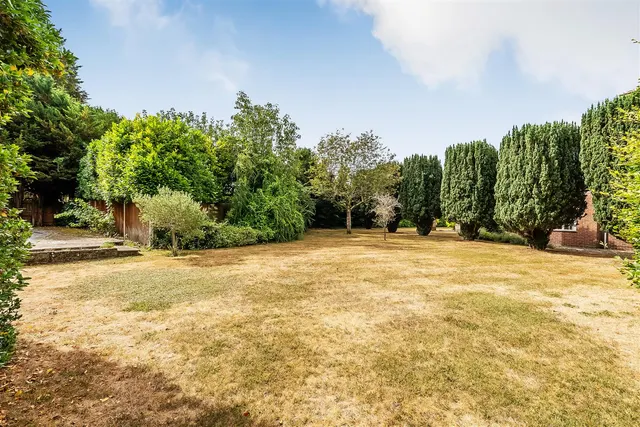 The Mount, Fetcham, KT22, photo 3