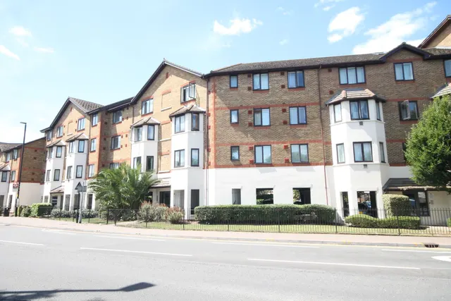 Juniper Court, Grove Road, TW3, photo 1