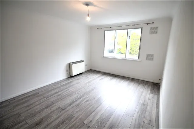 Photo 3 — Juniper Court, Grove Road, TW3