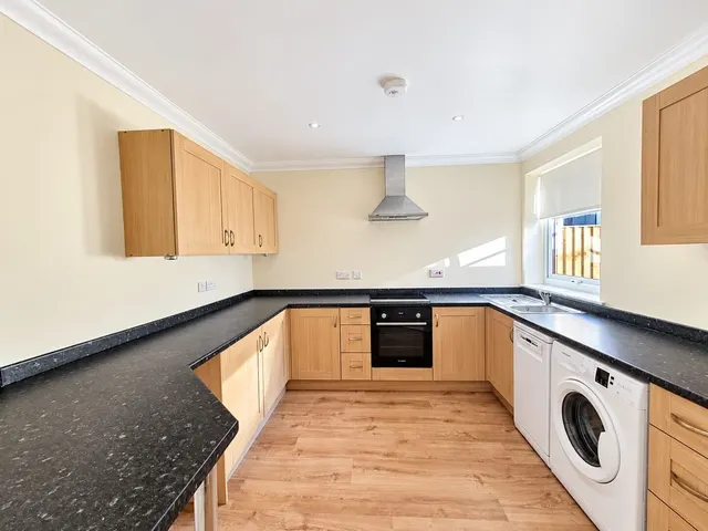 Springford Crescent, Southampton, SO16, photo 2