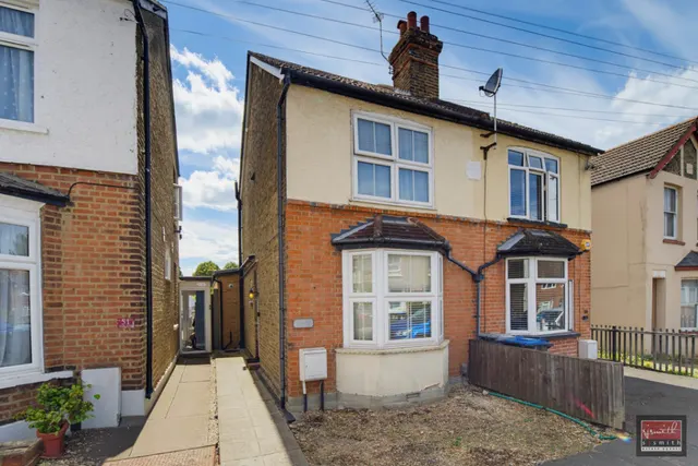 Glebe Road, Egham, TW20, photo 1